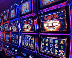 Antarmuka pengaturan taruhan dan putaran permainan Joker Gaming di vm 777
